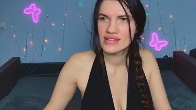 MilaLoona webcam model stream image