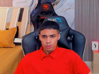 Riccie Pezzutti webcam model stream image