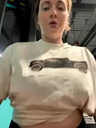 BustyBonnieUK webcam model stream image