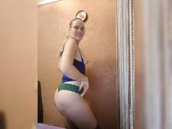 Angelic- webcam bongacams model stream image