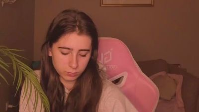 AlbertaHayley webcam model stream image