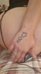 UrFav_24 webcam model stream image