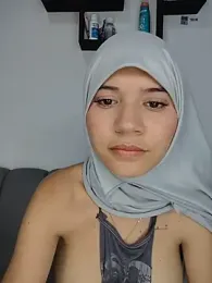hanaa_18 webcam stripchat model stream image