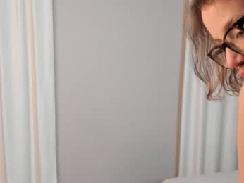 moirebaggs chaturbate stream image