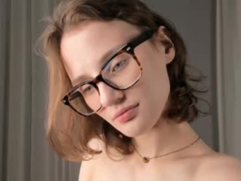 moirebaggs chaturbate stream image