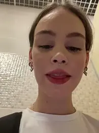 Street_young stripchat stream image