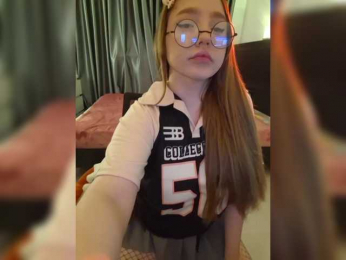 LittleDelora bongacams stream image
