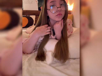 LittleDelora bongacams stream image