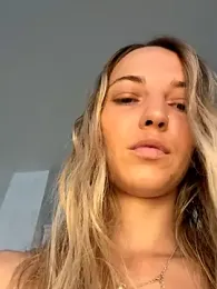 Adelina0001 stripchat stream image