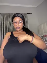 Bustygoddess32 stripchat stream image