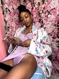 mismialove stripchat stream image