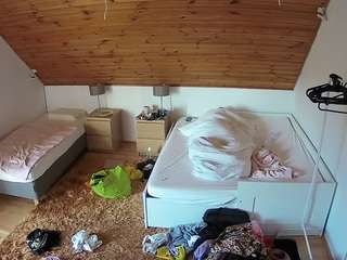 voyeurcam-julmodels-whitebed-2 camsoda stream image