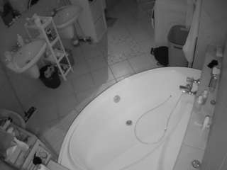 voyeurcam-julmodels-bath-1st-1 camsoda stream image