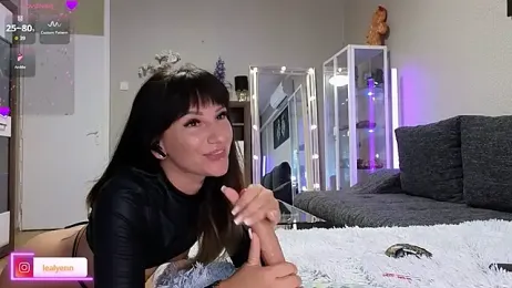 LeaLyenn stripchat stream image