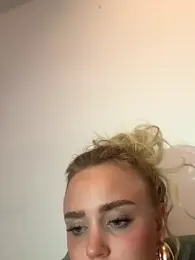 CherryEmmy stripchat stream image