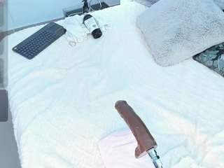 angie-roses camsoda stream image