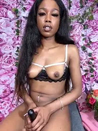 mismialove stripchat stream image