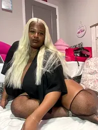 BigFineSelena stripchat stream image