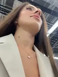 Yesmoree stripchat stream image