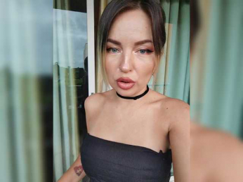 MinniMia bongacams stream image