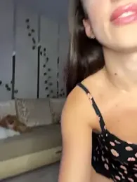 Yesmoree stripchat stream image