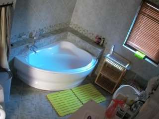 voyeurcam-julmodels-bath-1st-2 camsoda stream image