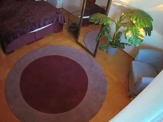 voyeurcam-julmodels-whitebed-5 camsoda stream image