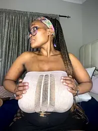 Bustygoddess32 stripchat stream image