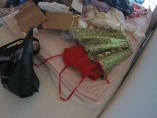 voyeurcam-julmodels-whitebed-1 camsoda stream image