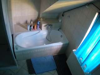 voyeurcam-julmodels-bath-2nd-1 camsoda stream image