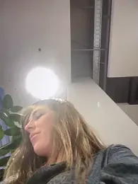 MommmyYummy stripchat stream image