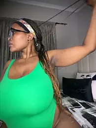 Bustygoddess32 stripchat stream image