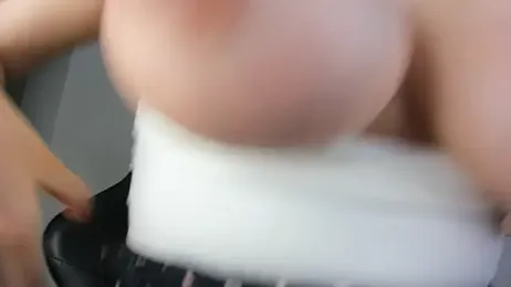 taeni_lara stripchat stream image