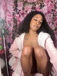 mismialove stripchat stream image