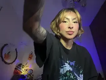 Cinamoonn stripchat stream image