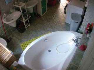 voyeurcam-julmodels-bath-1st-1 camsoda stream image