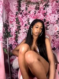 mismialove stripchat stream image