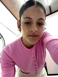 alana15 stripchat stream image