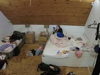 voyeurcam-julmodels-whitebed-2 camsoda stream image