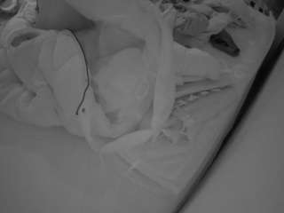 voyeurcam-julmodels-whitebed-1 camsoda stream image