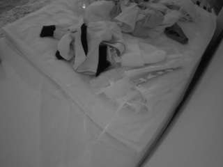 voyeurcam-julmodels-whitebed-1 camsoda stream image