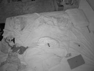 voyeurcam-julmodels-whitebed-3 camsoda stream image