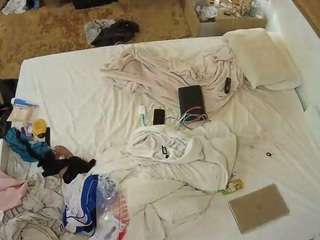 voyeurcam-julmodels-whitebed-3 camsoda stream image