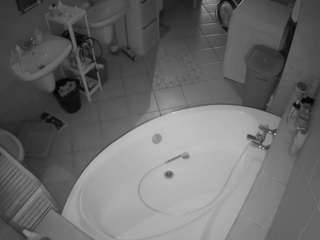 voyeurcam-julmodels-bath-1st-1 camsoda stream image