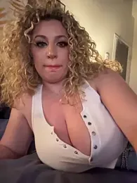 miamellycious stripchat stream image