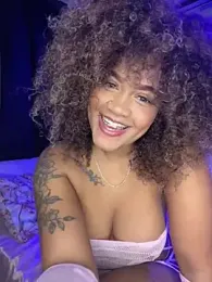 riri_brunnete stripchat stream image