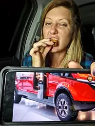 SheIsSomething stripchat stream image