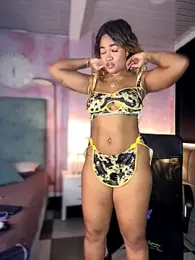 riri_brunnete stripchat stream image