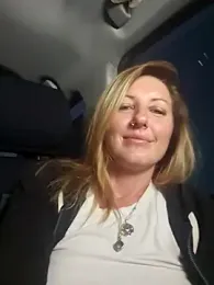 SheIsSomething stripchat stream image