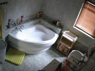 voyeurcam-julmodels-bath-1st-2 camsoda stream image